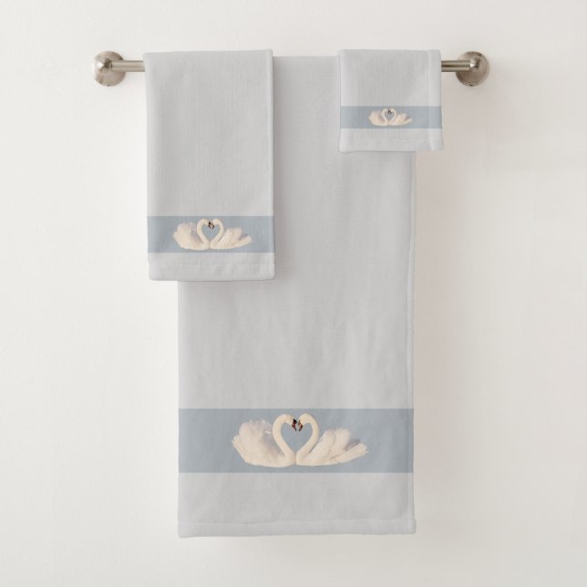 Swan Couple on Light Silver Gray Shades Badhandtuch Set (Insitu)