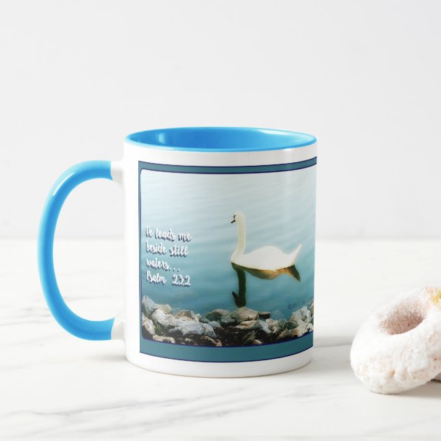 Swan in Lake Psalm 23:2 11 Blaue Tasse (Mit Donut)