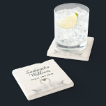 Swan Liebe Steinuntersetzer<br><div class="desc">Zwei wunderschöne Schwäne in der Liebe, die ihre Köpfe zusammenbiegen und ein Herz bilden. Weiße, elegante Kulisse, perfekt für eine weiße Hochzeit oder Hochzeitsfeier! Ein Schwanenpaar bleibe für das Leben zusammen, also sind sie das perfekte Symbol für Liebe. Vorlage für zwei Namen und Datum, schwarze Buchstaben. Perfekt für Party, Geschenk...</div>