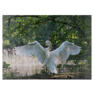 Swan mit Wings Spread Schneidebrett