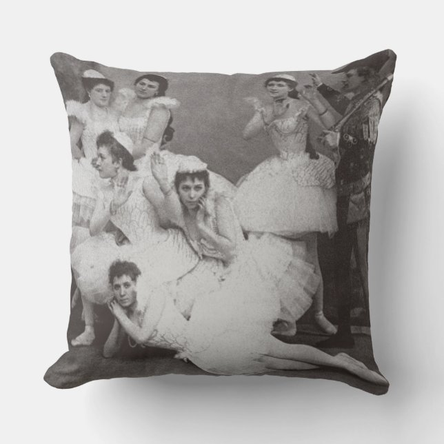 Swan See, Mariinsky Theater, 1895 (b/w Foto) Kissen (Vorderseite)