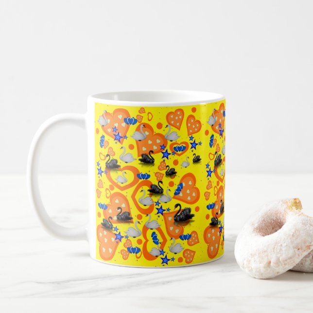 Swans Orange Hearts Blue Stars Gelbe Tasse (Mit Donut)