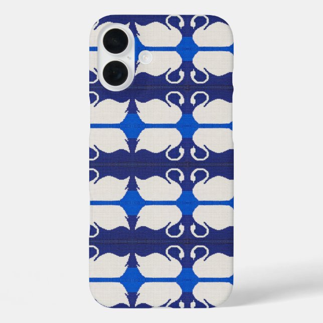 Swans Reflection of Lake Artisan Crochet Print iPhone 16 Plus Hülle (Rückseite)