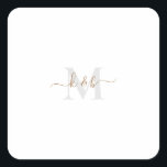 Swash-Script für Gold und Grau Quadratischer Aufkleber<br><div class="desc">Moderne Gold- und Gray Monogram Aufkleber. Combo-Schriftart. Swash. Einfach. Quadrat.</div>