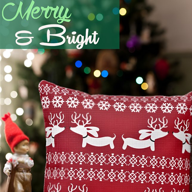 Sweat laid Fair Isle Reindeer Dachshund Coussin (Dachshund masquerading as a reindeer for wiener dog themed Christmas.)