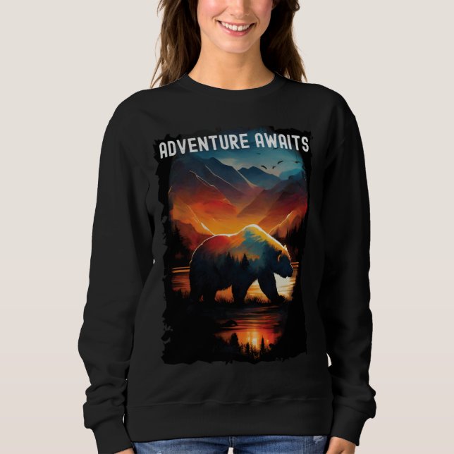 Sweatshirt Adventure Awaits bear hiking camping mountains (Devant)