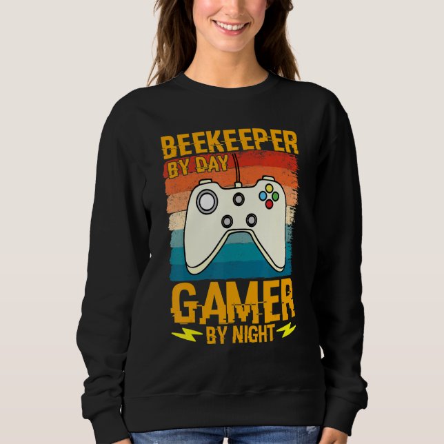Sweatshirt Beekeeper By Day Gamer By Night Humor Joke Honeyco (Devant)