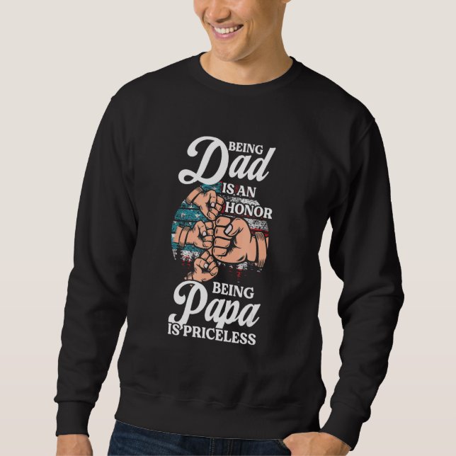 Sweatshirt Being Dad Is An Honor Being Papa Is Priceless Gran (Devant)