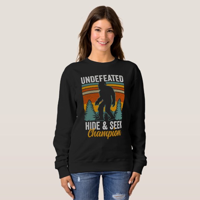 Sweatshirt Bigfoot Undefeated Hide & Seek Champion (Devant entier)