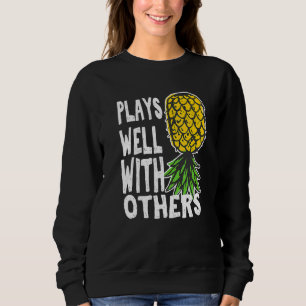 Sweatshirt Couple Échangiste Joue Bien Avec Les Autres À L'En