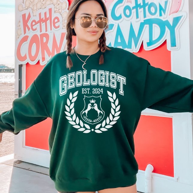 Sweatshirt Diplôme de géologie personnalisé Est 2024 College (Créateur téléchargé)