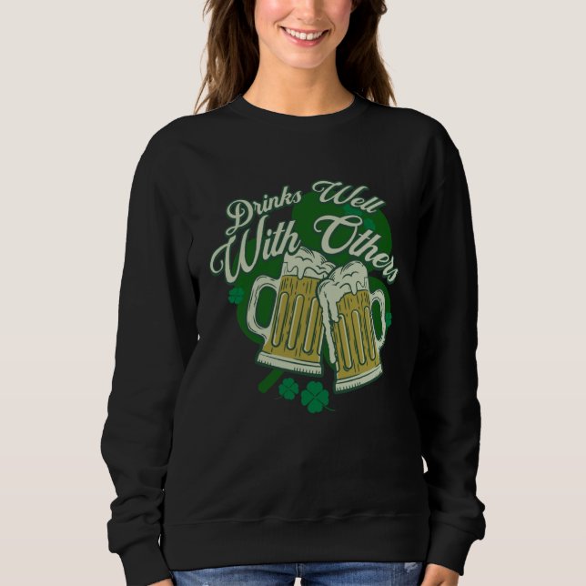 Sweatshirt Drinks Well With Others Drunk Saint Patrick s Day  (Devant)