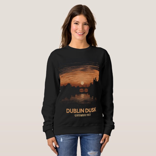 Sweatshirt Dublin Dusk : Des scènes de crépuscule captivantes (Devant entier)