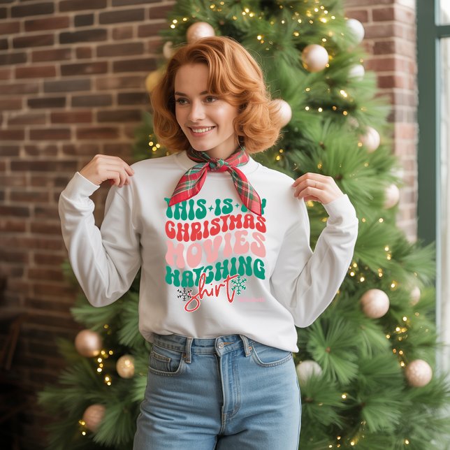 Sweatshirt Films de Noël rétro personnalisés à regarder (Personalized Retro Christmas Movies Watching Sweatshirt)