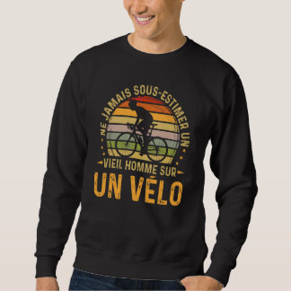 Sweatshirt Homme âgé masculin faisant du vélo sur un VTT cycl
