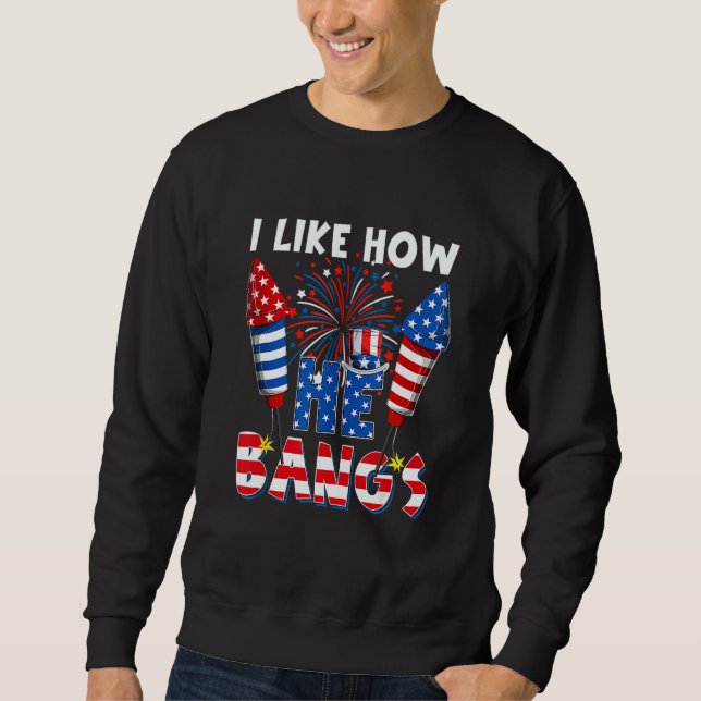 Sweatshirt I Like How He Bangs  Couple 4th Of July Firecracke (Devant)