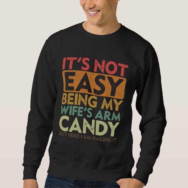 Sweatshirt It's Not Easy Being My Wife's Arm Candy Husband Fa (Devant)