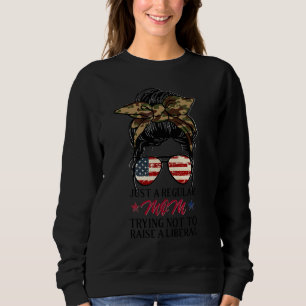 Sweatshirt Juste une Mère Régulière Essayant de Ne Pas Élever