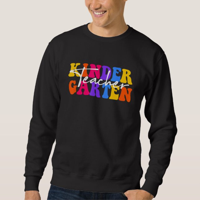 Sweatshirt Kindergarten Teacher Groovy Happy First Day Of Sch (Devant)