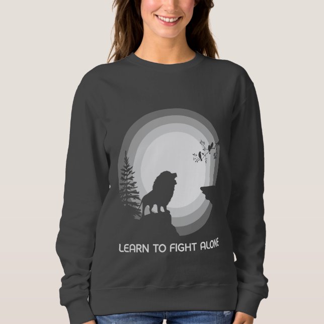 Sweatshirt Learn to Fight Alone – Lion Under Moonlight (Devant)