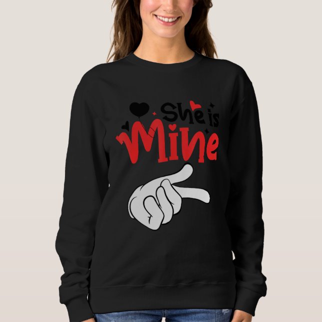 Sweatshirt Men She is Mine Matching Couples Valentine Day Cos (Devant)