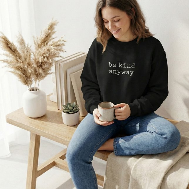 Sweatshirt Modern Minimalist Kindness Quote Typewriter Font (Créateur téléchargé)