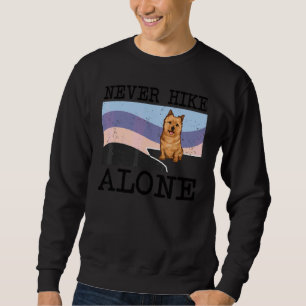 Sweatshirt Ne jamais faire de randonnée seul Terrier Norwich