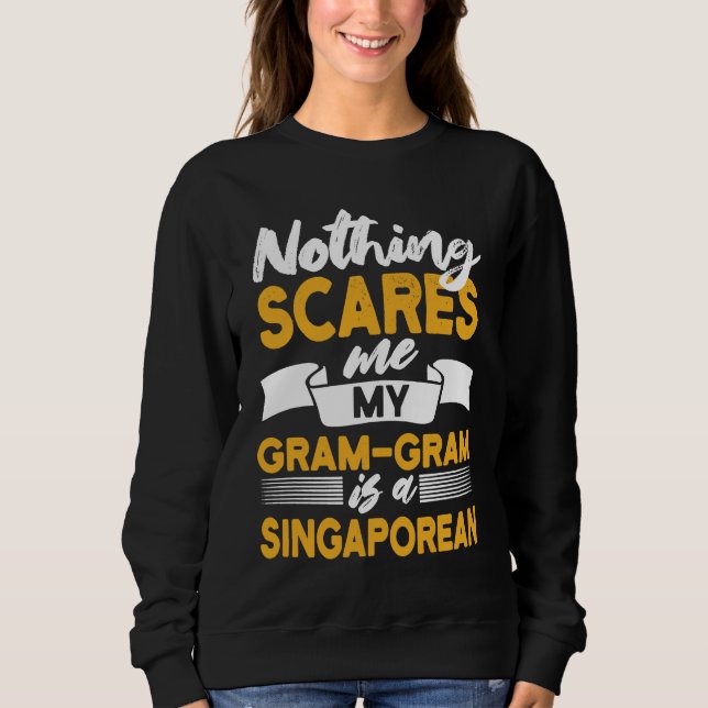 Sweatshirt Nothing Scares Me My Gram Gram Is Singaporean (Devant)