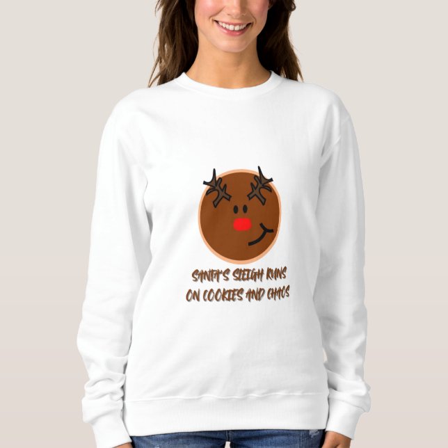 Sweatshirt Père Noël’s Sleigh Runs on Cookies and Chaos - Drô (Devant)