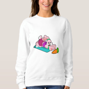 Sweatshirt Rabbit avec carotte au Yoga sur tapis de Yoga
