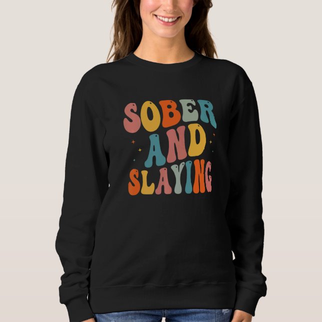 Sweatshirt Sober and Slaying Sobriety Recovery Anniversary Aw (Devant)