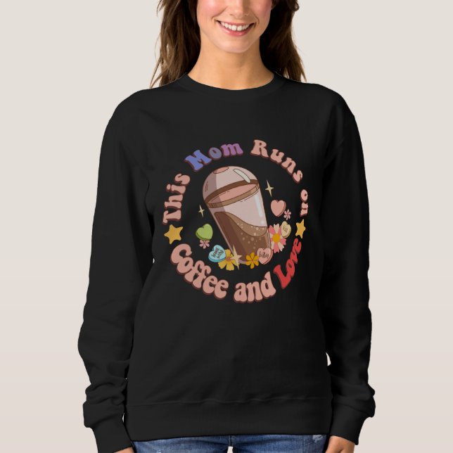 Sweatshirt This Mom Runs on Coffee and Love Funny Caffeine Mo (Devant)