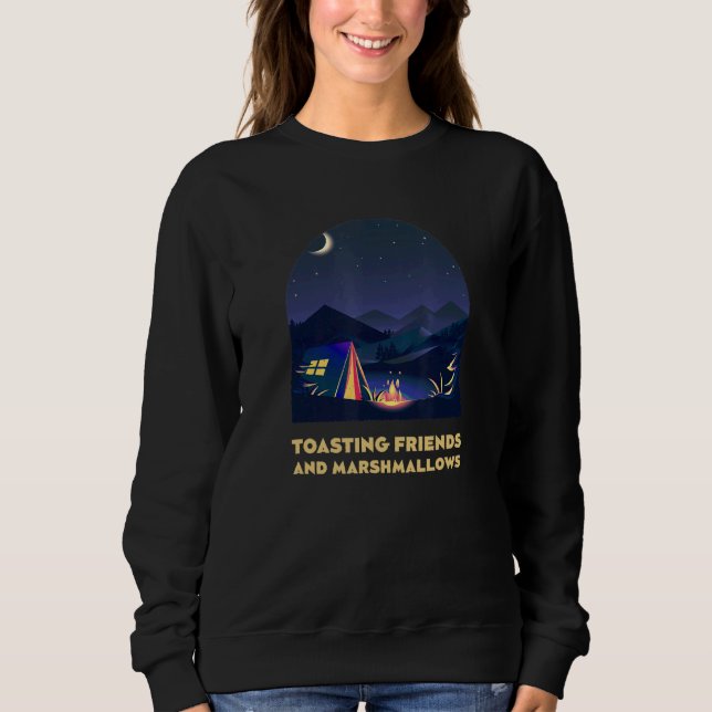Sweatshirt Toasting Friends and Marshmallows Camping  Camper  (Devant)