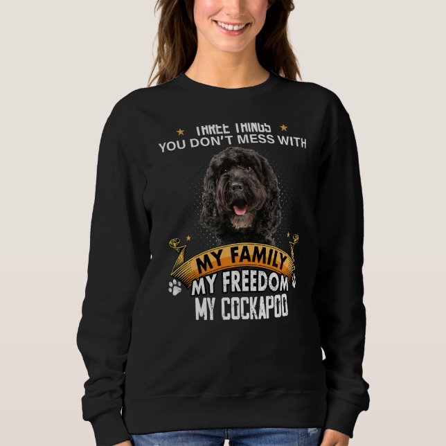 Sweatshirt Trois choses que vous ne manquez pas avec Cockapoo (Devant)