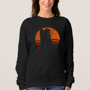 Sweatshirt Une Fille Avec Surf-board Au Bord Du Coucher Du So