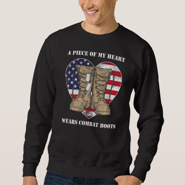 Sweatshirt Une Partie De Mon Coeur Porte Des Bottes De Combat (Devant)