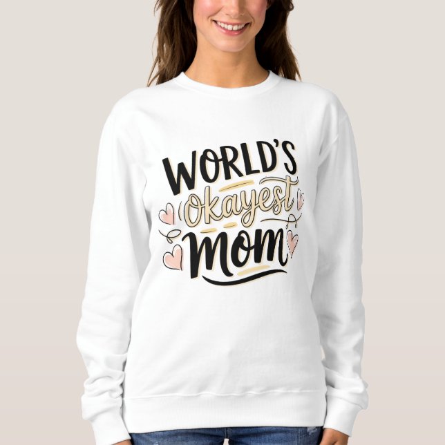 Sweatshirt World’s Okayest Mom - Fête des mères amusantes (Devant)