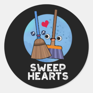 Sweep Hearts Funny Couple Pun Dark BG Runder Aufkleber