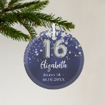 Sweet 16 blaue Sterne Ornament Aus Glas<br><div class="desc">Eine marineblau Hintergrundfarbe mit Imitaten silbernen Sternen. Die blaue Farbe ist ungleichmäßig. Fügen Sie Ihren Namen, Text hinzu.</div>