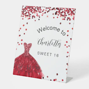Sweet 16 Glitzer Kleid Empfang in Rot Sockelschild