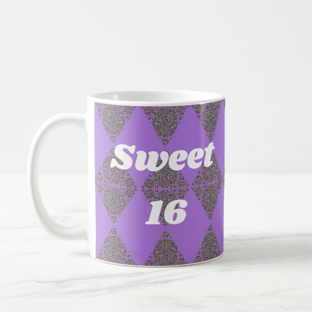 Sweet 16 Lila Diamond Pattern Celebration Kaffeetasse (Links)