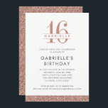 Sweet 16 Minimal Rose Gold Pink Glitzer Geburtstag Einladung<br><div class="desc">Eine schlichte und minimalistisch-elegante Rose Gold Glitzer Streifen Design mit hellschwarz graue Typografie und ein individuelles Geburtstagsmonogramm auf eine schlichte und schicke,  moderne,  süße 16 Geburtstagseinladung für das Chill Girly Girly,  das klassische Eleganz bevorzugt. Party-Dekorationselemente werden auch im Paper Traube Designer Shop koordiniert!</div>