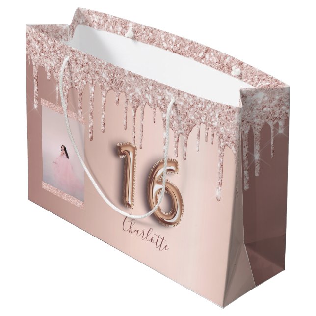 Sweet 16 Rose Gold Rosa Glitzer Foto Monogramm Große Geschenktüte (Rückseite Schrägansicht)