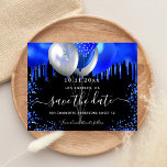 Sweet 16 schwarz königsblau Save the Date Flyer<br><div class="desc">Bitte beachten Sie, dass dies Save the Date auf Flyer Papier und sehr dünn ist. Umschläge sind nicht enthalten. Für eine dickere Save the Date Karte (das gleiche Design) besuchen Sie bitte unseren Shop. Schwarzer Hintergrund mit königsblauen Tropfen, Konfetti und Ballons. Personalisieren und fügen Sie Datum und Name/Alter hinzu. Der...</div>