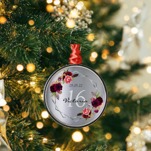 Sweet 16 silberfarbene geometrische bordeauxfarben ornament aus metall