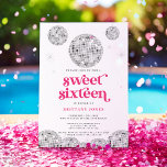 Sweet 16 Silver Retro Disco PINK Glitzer Einladung<br><div class="desc">Dieses Design misst 5 x 7 Zoll/ 12, 7 x 17, 8 cm und ist perfekt für Einladungen. Mit unserer Kollektion Retro Disco Ball Bridal Shower Invitations & Decor können Sie in die Vergangenheit zurückblicken. Tauchen Sie ein in die Nostalgie des 70ers mit gedämpften beigen und grauen Arkaden, die durch...</div>