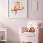 Sweet as Strawberry Girl Happy Birthday Party Rundes Kissen<br><div class="desc">Ein hübsches Mädchen mit Erdbeeren im Haar,  einem roten Farbbandakzent und einem gewellten Rahmen. Fügen Sie Ihrem kleinen Mädchen eine Touch Süße hinzu!</div>