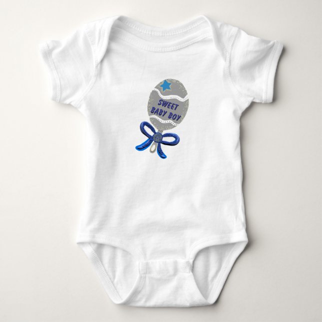 Sweet Baby Boy Silver Blue Rattle Baby Strampler (Vorderseite)