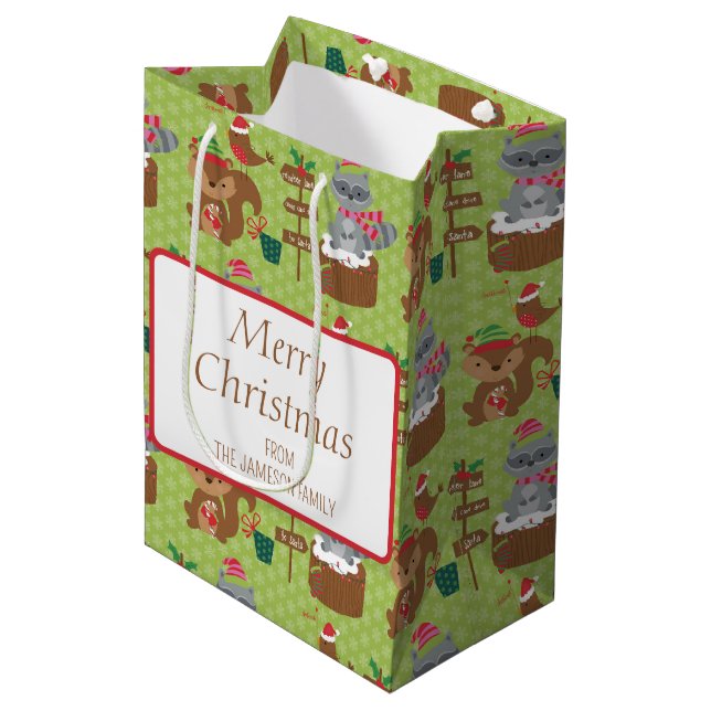 Sweet Christmas Raccoon und Eichhörnchen & Schneef Mittlere Geschenktüte (Vorderseite Schrägansicht)