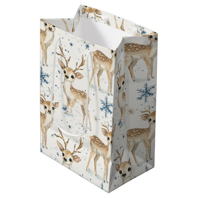 Sweet Deer Blue Christmas Snowflakes Mittlere Geschenktüte (Vorderseite Schrägansicht)